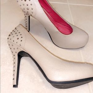 Gorgeous sparkle heels